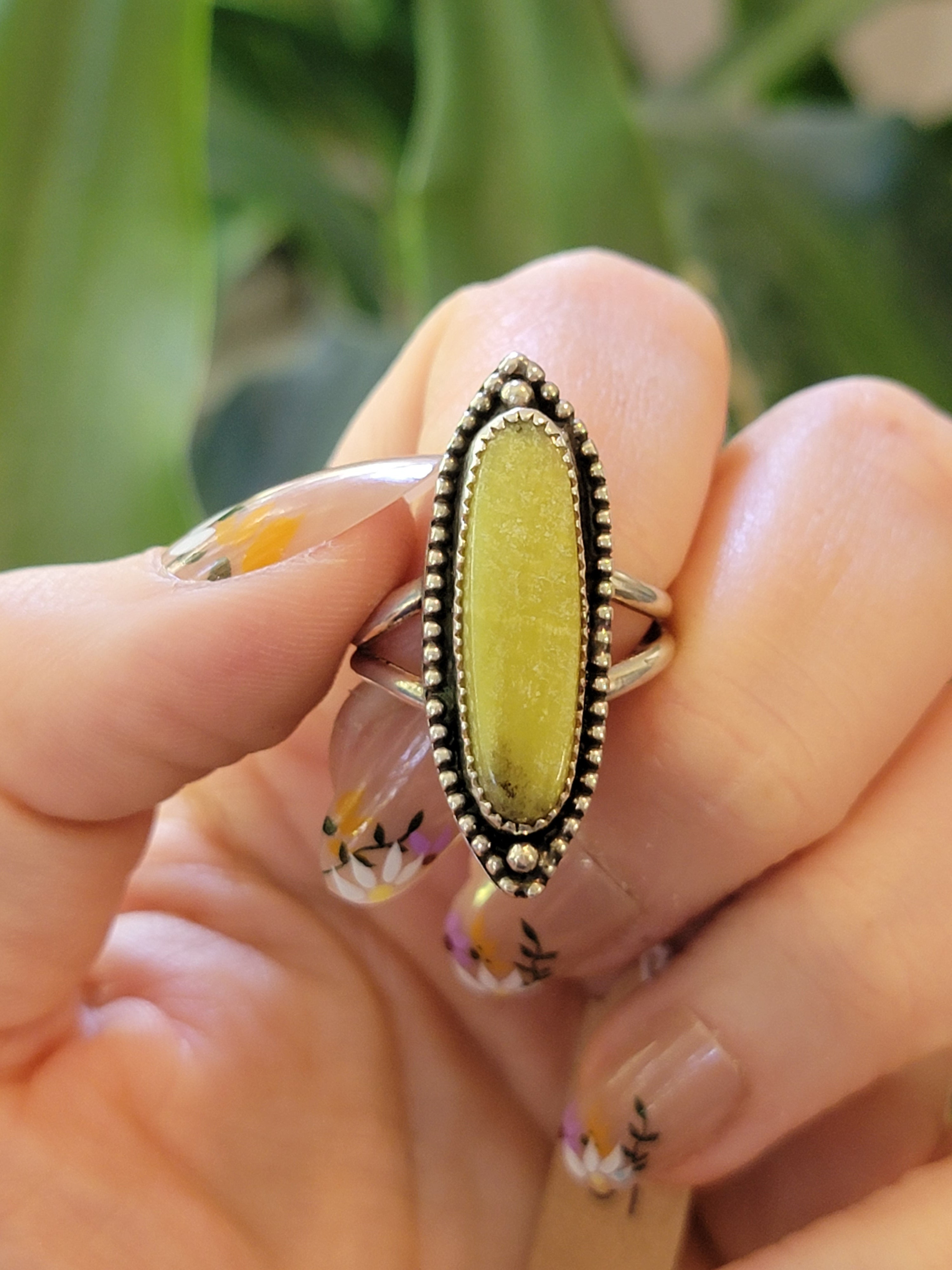 Yellow serpentine ring