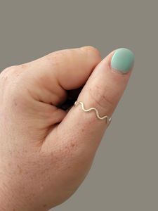 Wavy ring